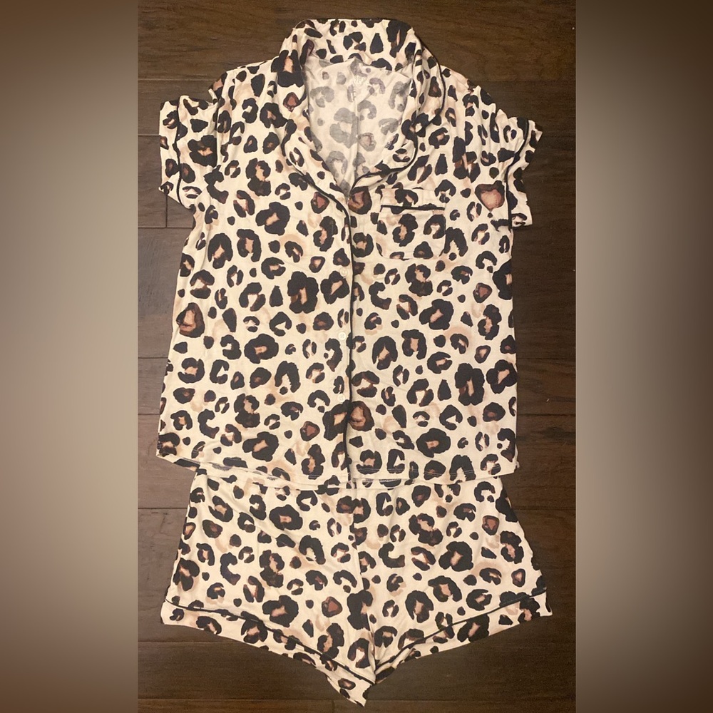 Women’s Matching Cheetah/Leopard Soft & Comfy Pajama Set